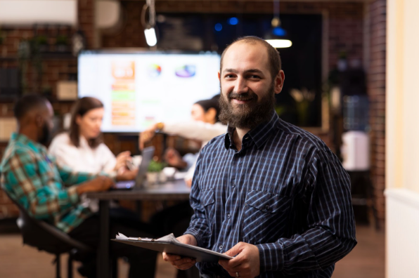  Lead développeur : il code, guide, inspire et coordonne